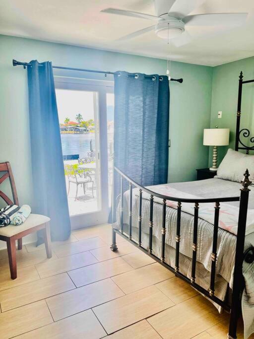 Cozy 2 Bedrooms Home By The Water ケープコーラル エクステリア 写真